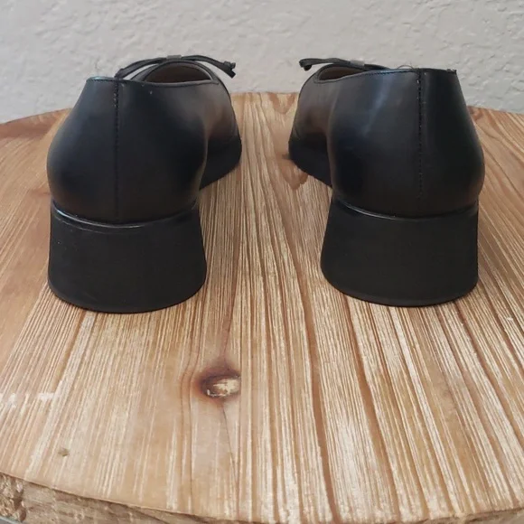 SALVATORE FERRAGAMO Classic Vara Black/Black Patent Bow Pump - Picture 5 of 12